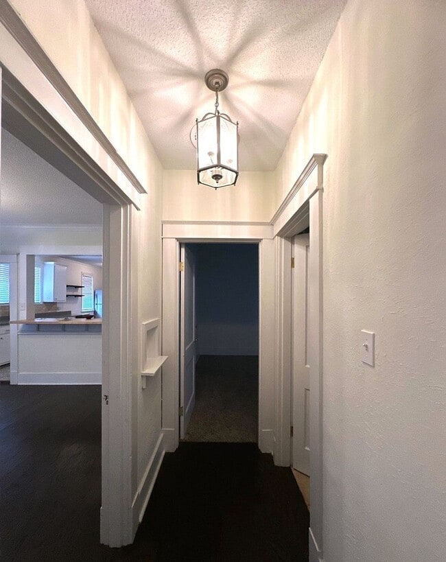 Building Photo - Beautiful 4 Bedroom Home Available