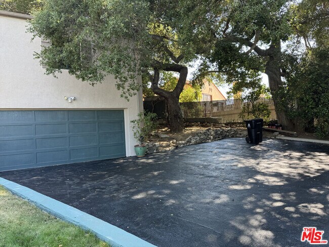 Building Photo - 3392 Tareco Dr