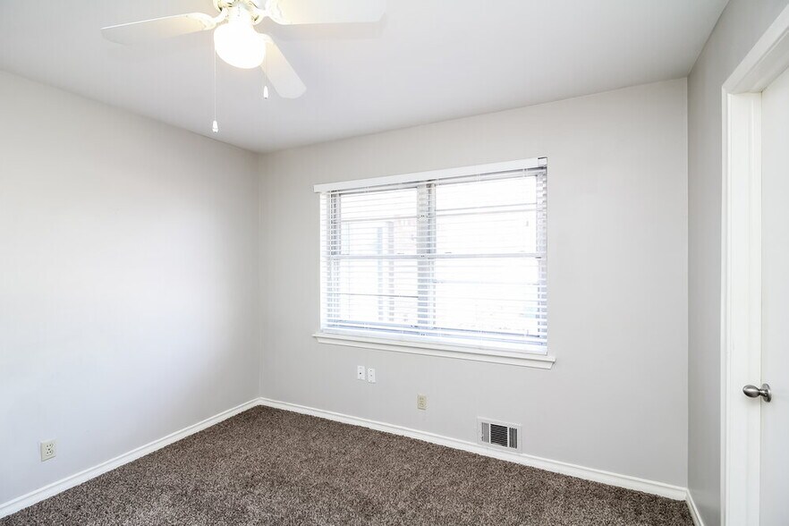 Building Photo - 107 W Rio Grande St