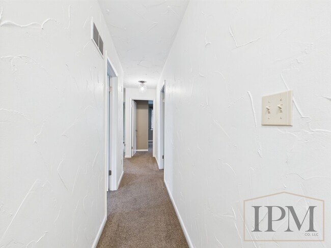 Building Photo - Fabulous 4 bedroom! York Suburban school d...