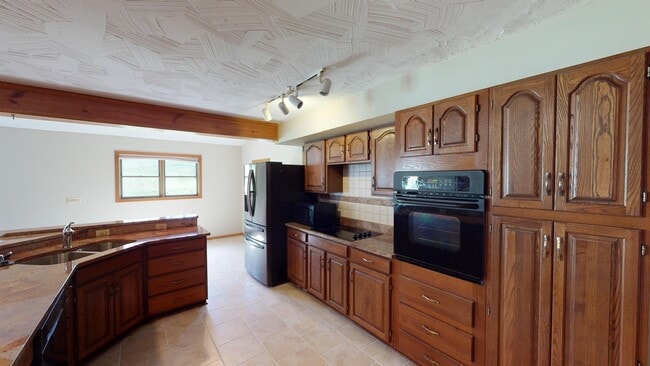 Building Photo - 3922 Ridgedale Dr