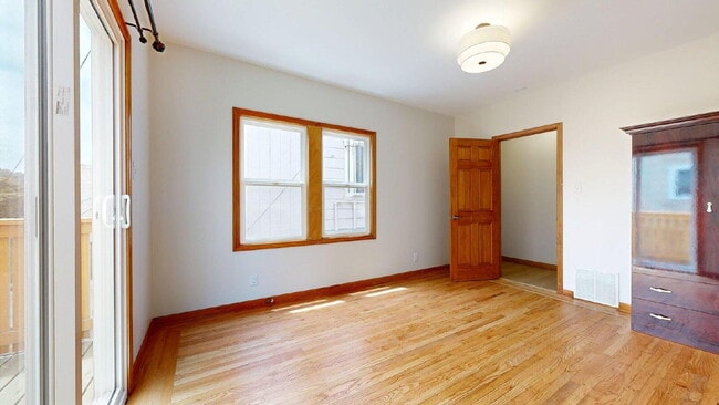 Building Photo - Freshly Updated 2BR Home with Garage, Outd...