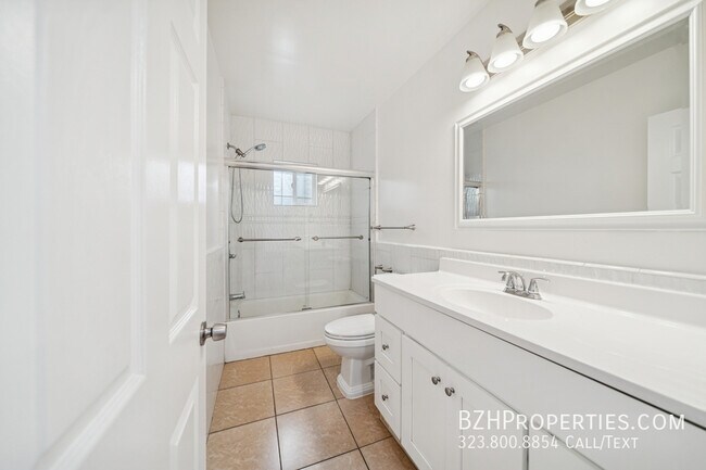 Building Photo - 112 S Detroit St