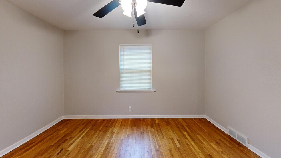 Building Photo - 1317 Killian Dr
