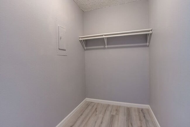 Building Photo - Cozy Studio Apartment — The Perfect Place to Call Home! Enjoy 1 Month FREE Rent!