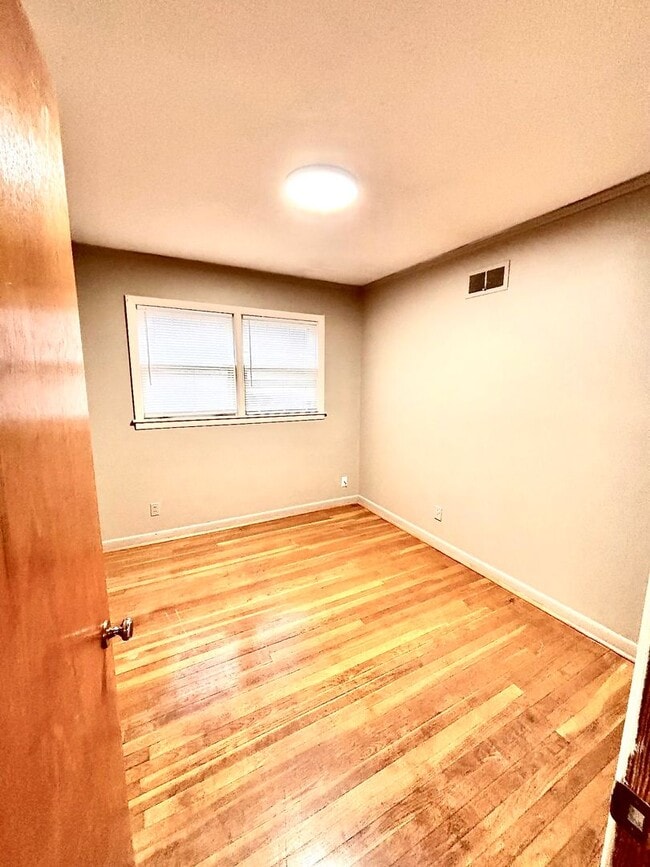 Building Photo - 732 Crest- Now Available!