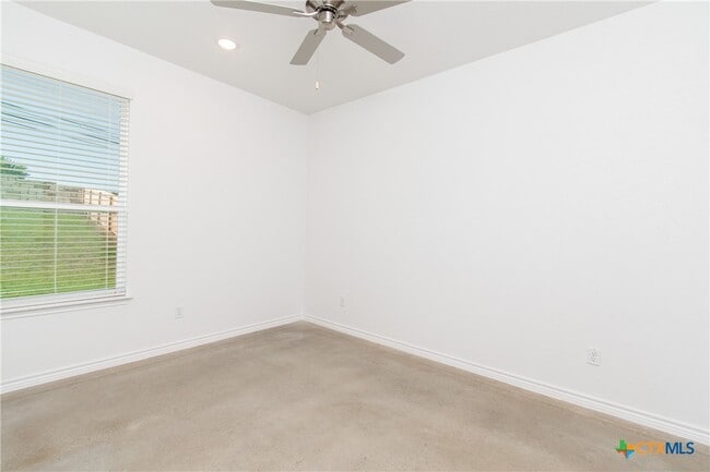 Building Photo - 3907 American Elm Dr