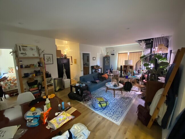 Building Photo - 15244 La Maida St