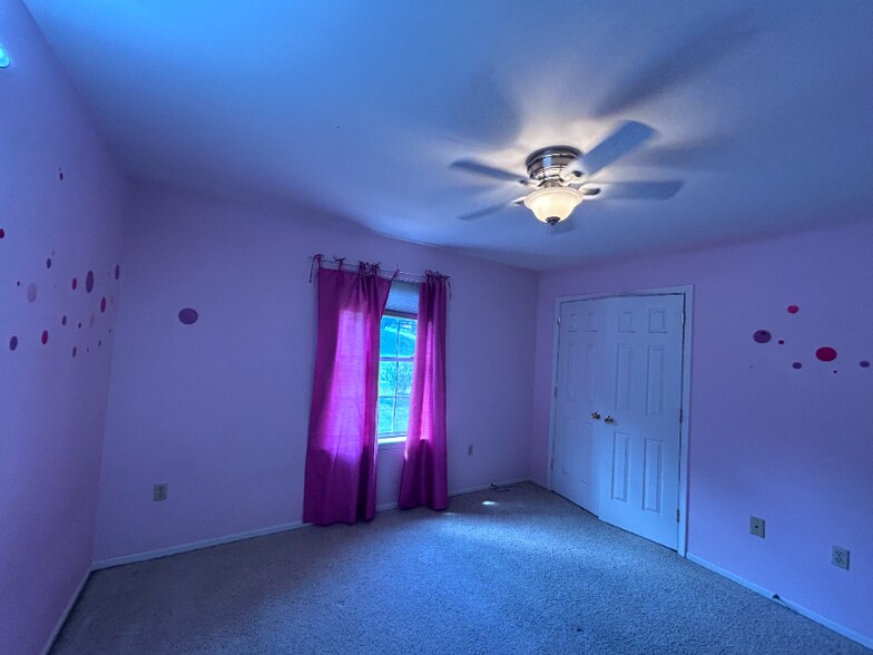 Building Photo - 73 Witman Dr