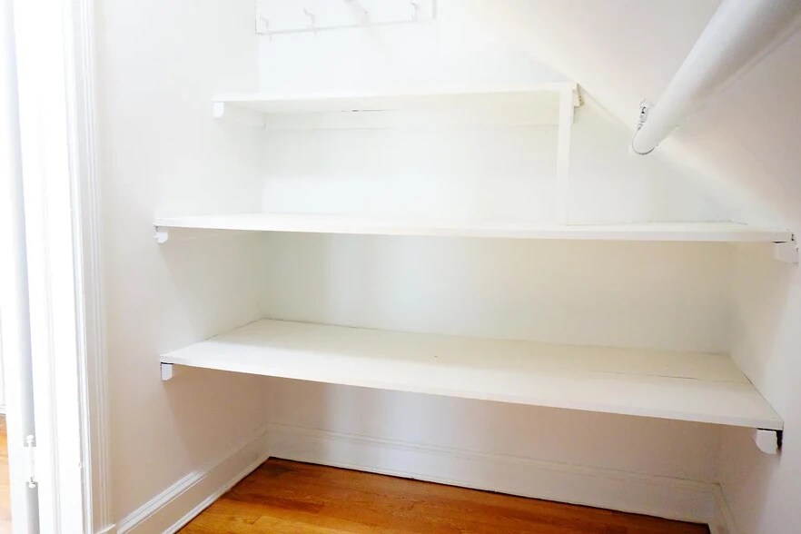 Building Photo - 910 Kennebec Ave