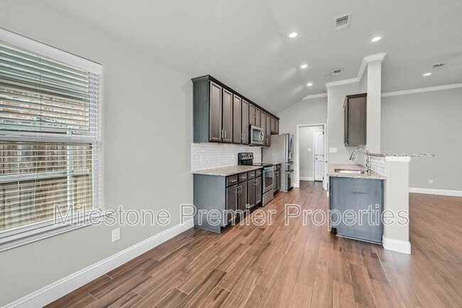 Building Photo - 3418 Ballam St