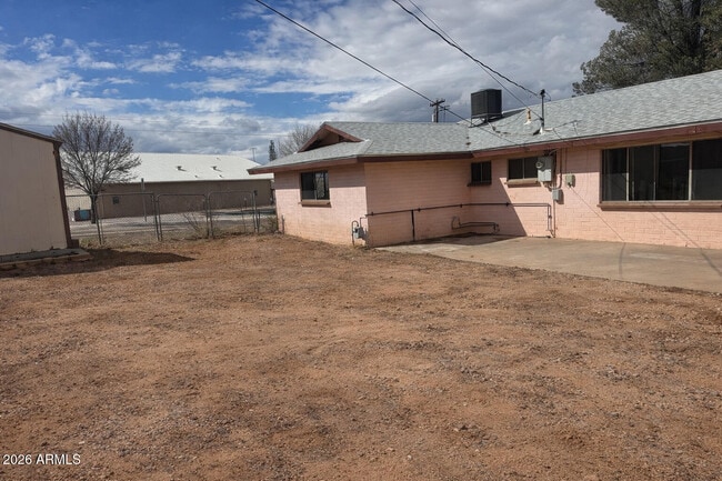 Building Photo - 74 NW Cargil Pl