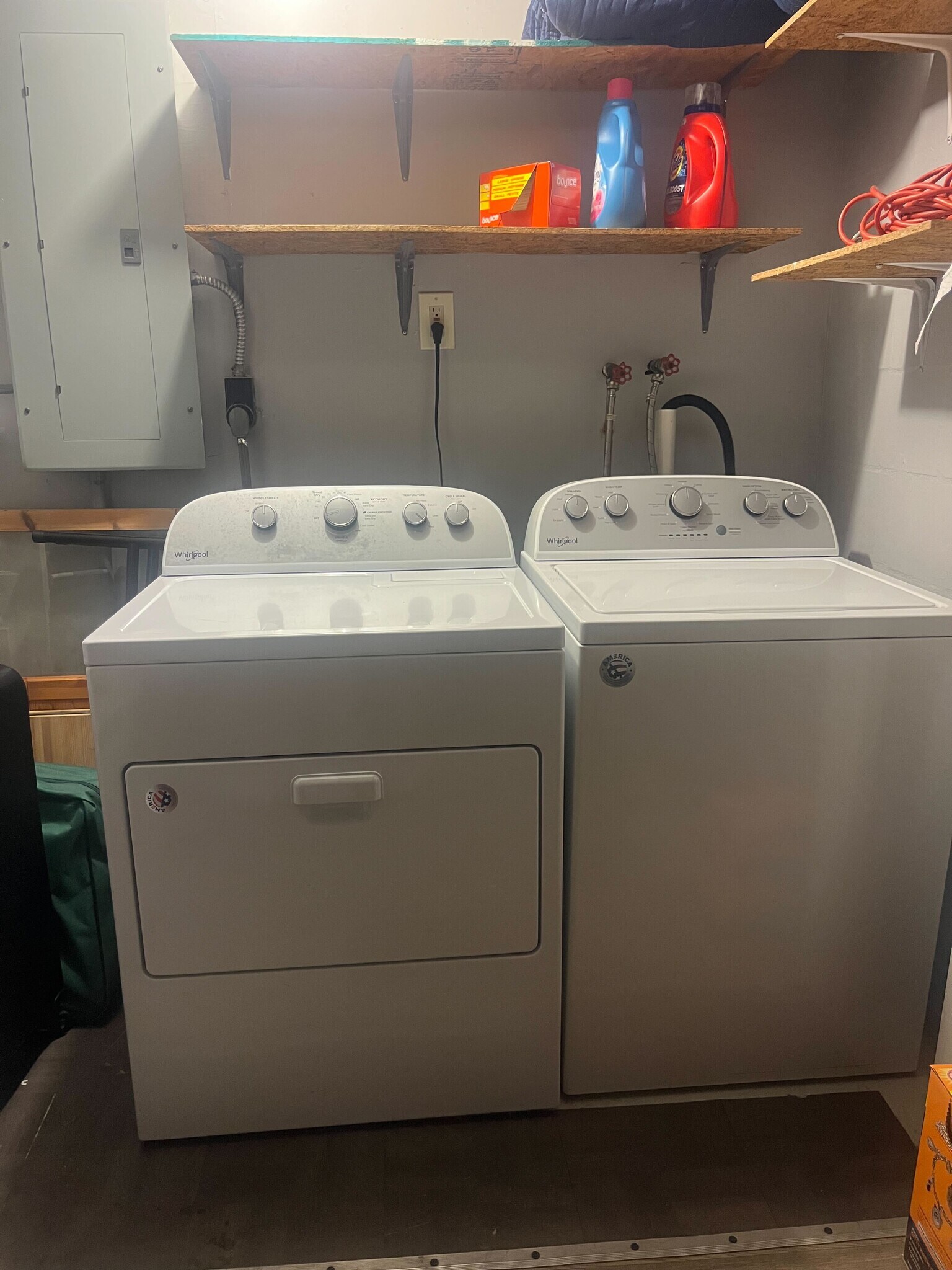 Building Photo - 516 Northmoor Ave N