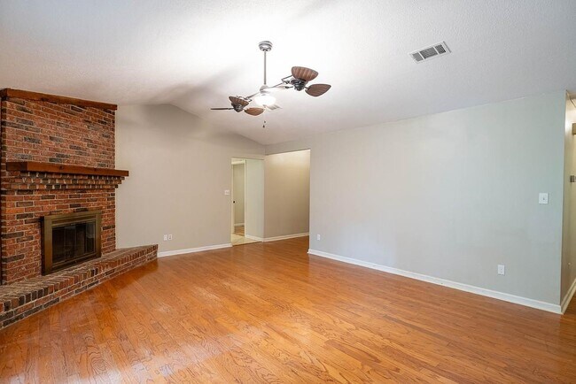 Building Photo - 4679 Inisheer Dr