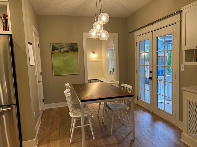 Dinning Room - 6111 S Corbett Ave