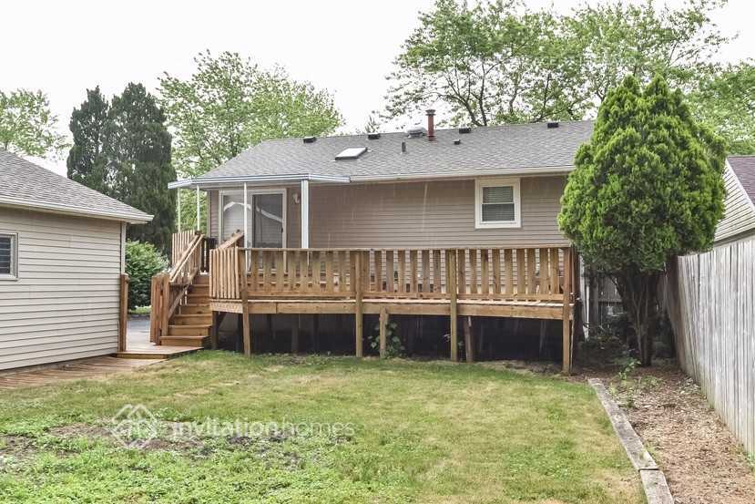 Building Photo - 104 N Elm Ln