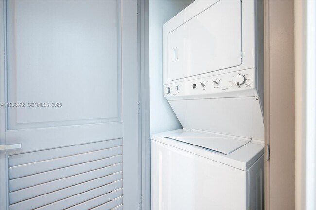 Building Photo - 1080 Brickell Ave