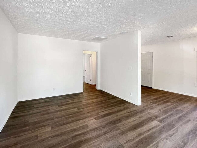 Building Photo - 1121 E 53rd St