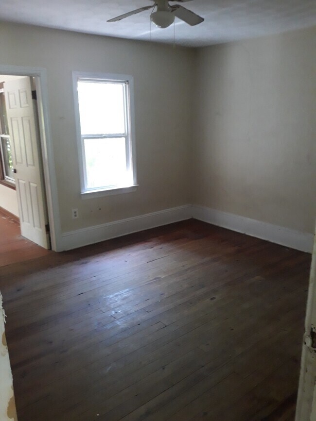 Building Photo - 1001 Lucas St