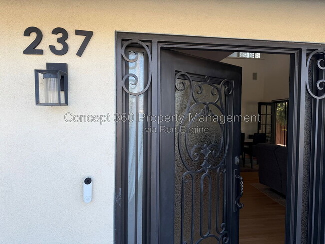 Building Photo - 237 Novara Dr