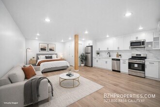 Building Photo - 1027 1/2 N Gardner St-