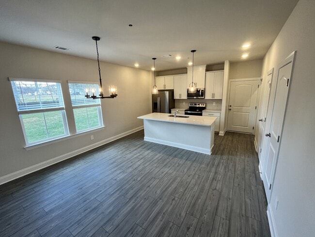 Building Photo - 204 Douglas Bend Rd