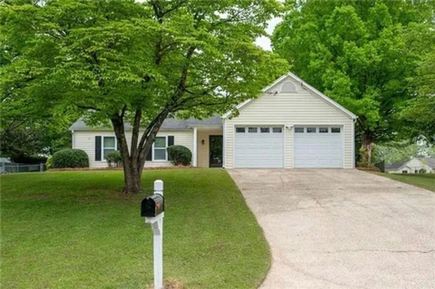Primary Photo - 933 River Rock Dr