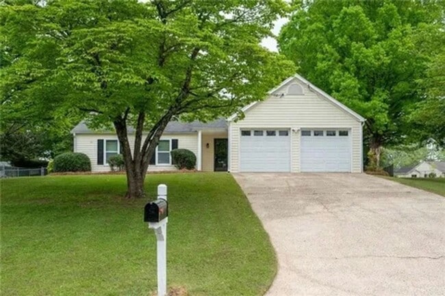 Primary Photo - Charming 3BR House in Woodstock
