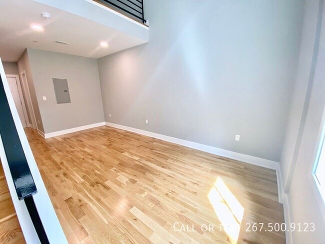 Building Photo - 1523 W Girard Ave