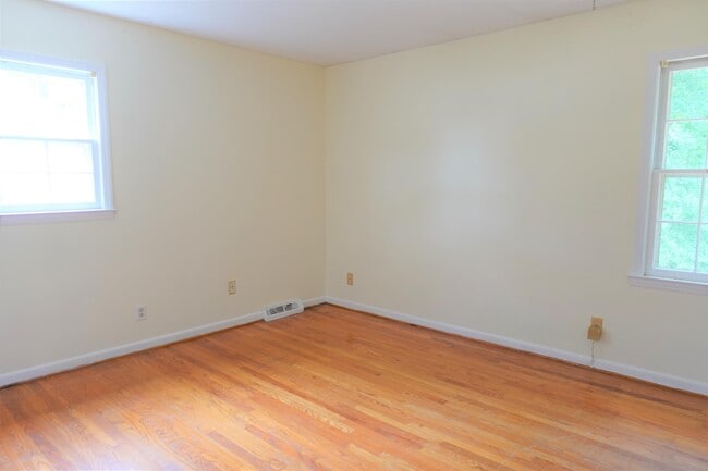 Building Photo - 325 Willow Oaks Dr