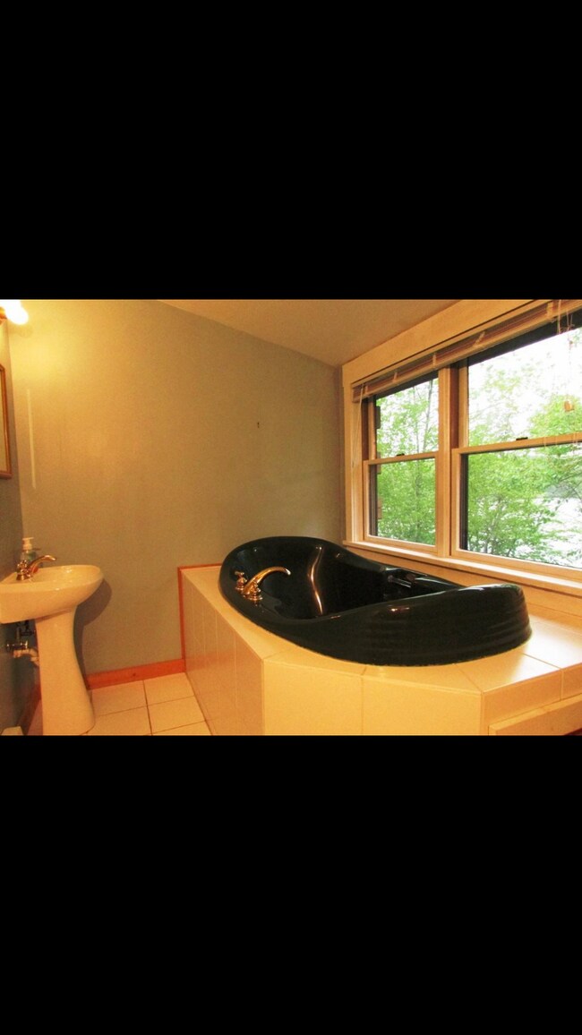 Building Photo - 1415 Briscoe Rd