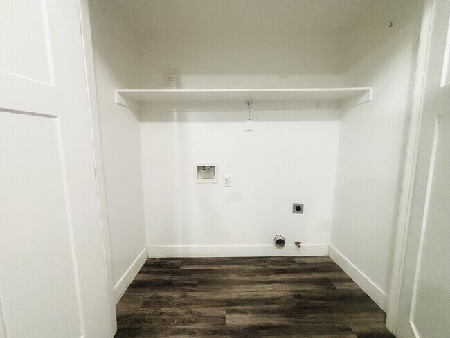 Building Photo - 11528 4055 W