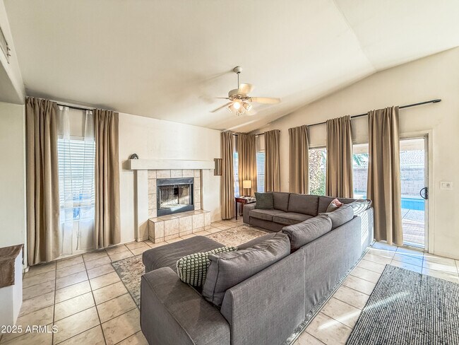 Building Photo - 5057 E Delta Ave