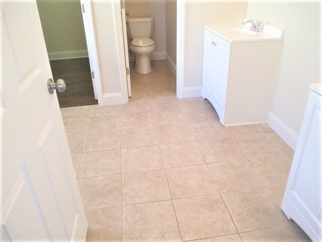 Building Photo - 2643 Creek Ridge Dr