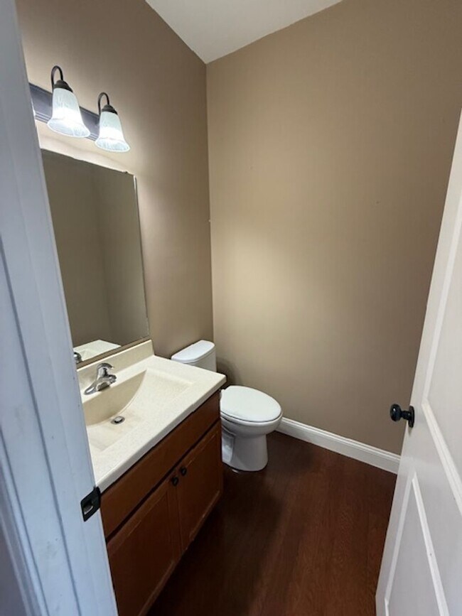 Building Photo - 616 Wintergreen Dr