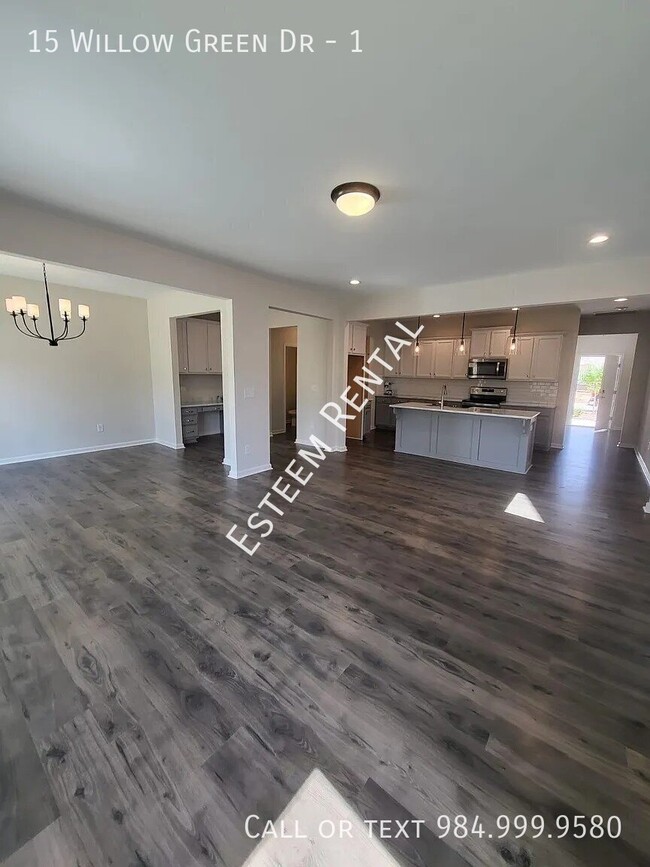 Building Photo - 15 Willow Green Dr
