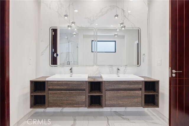 Building Photo - 332 Avenue E