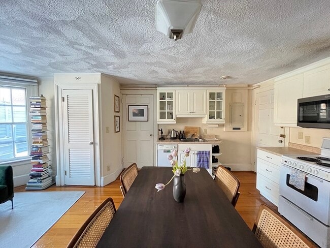 Building Photo - 15 Charles St