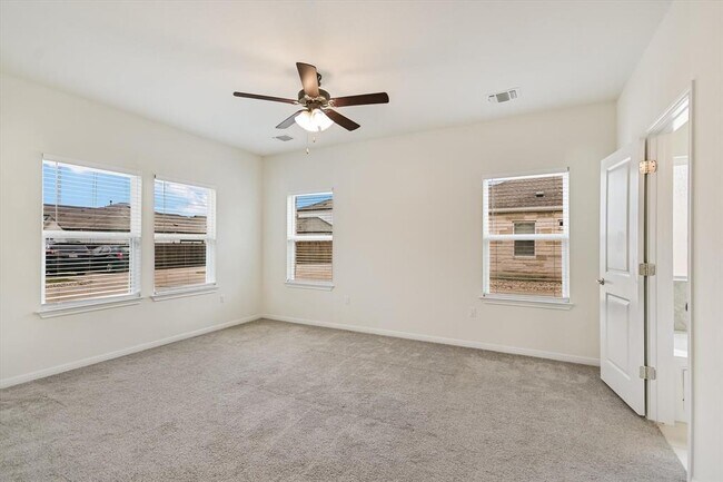 Building Photo - 8501 Looksee Ln