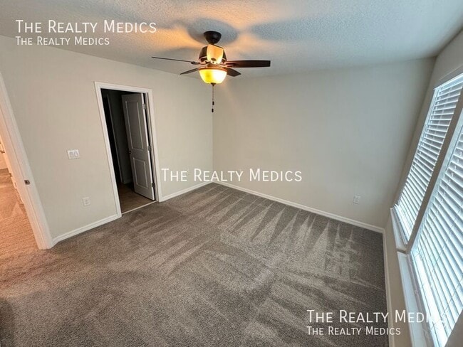 Building Photo - 1375 Painted Bunting Ave