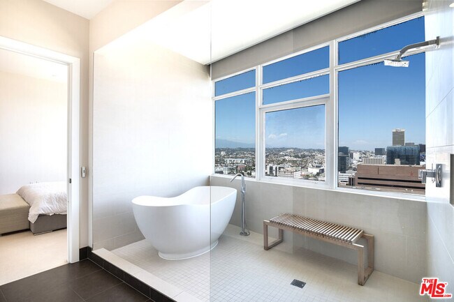 Building Photo - 3785 Wilshire Blvd