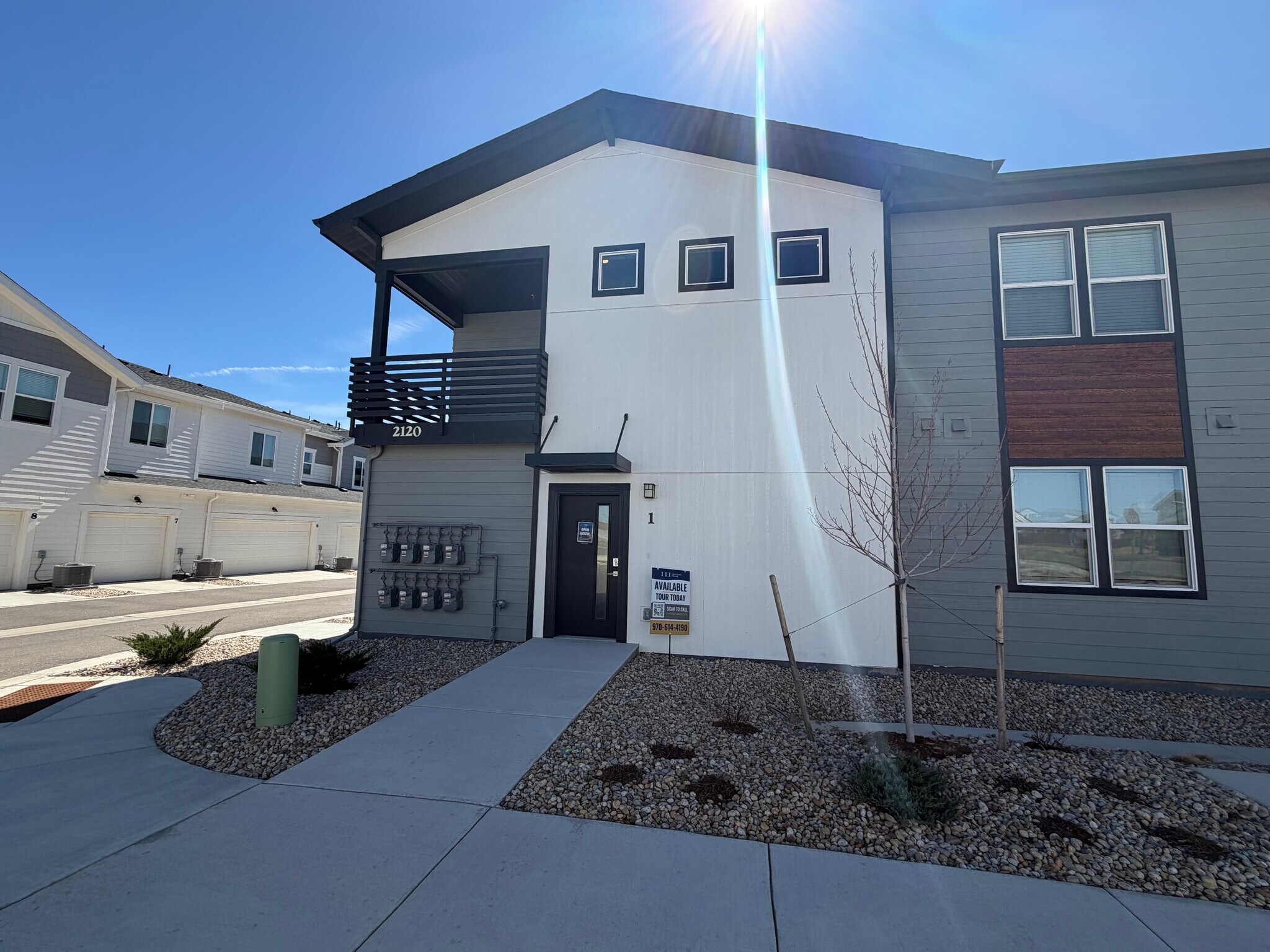 Building Photo - 2120 Falling Leaf Dr