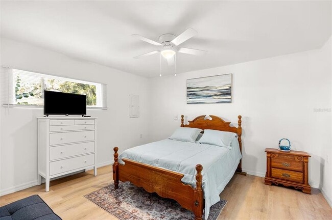 Building Photo - 8825 Oak St