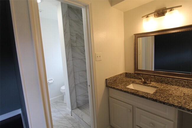 Building Photo - 409 Riverbend St