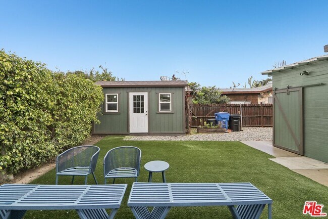 Building Photo - 2747 Denby Ave