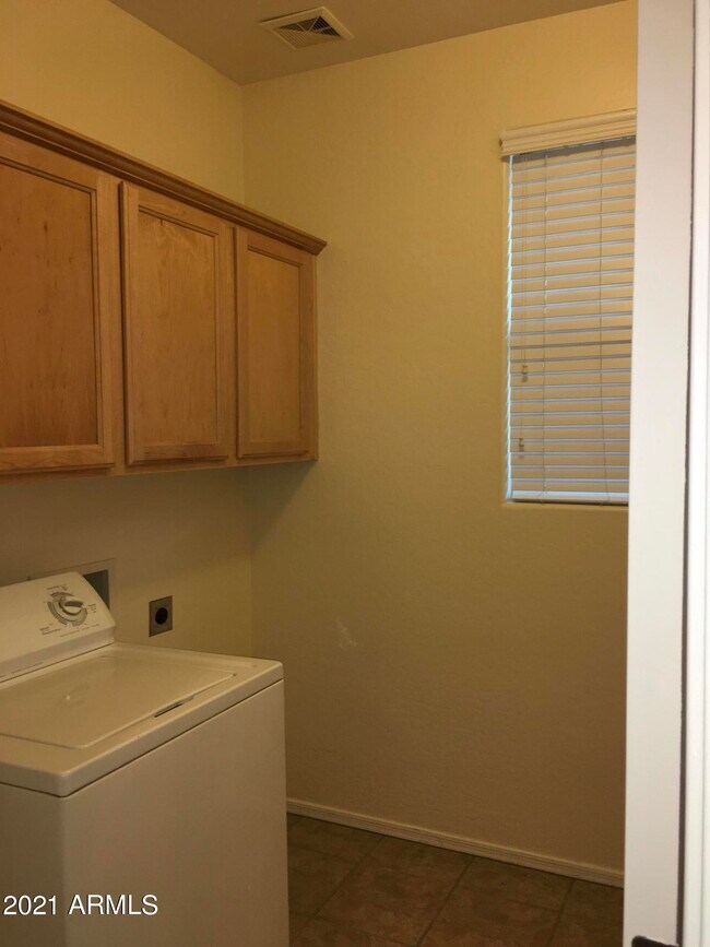 Building Photo - 2533 W Apollo Rd