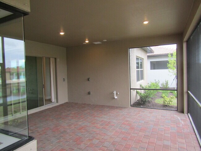 Building Photo - 608 Maraviya Blvd