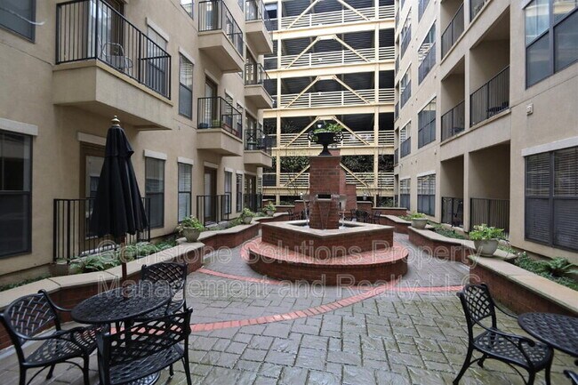 Building Photo - 1803 Broadway