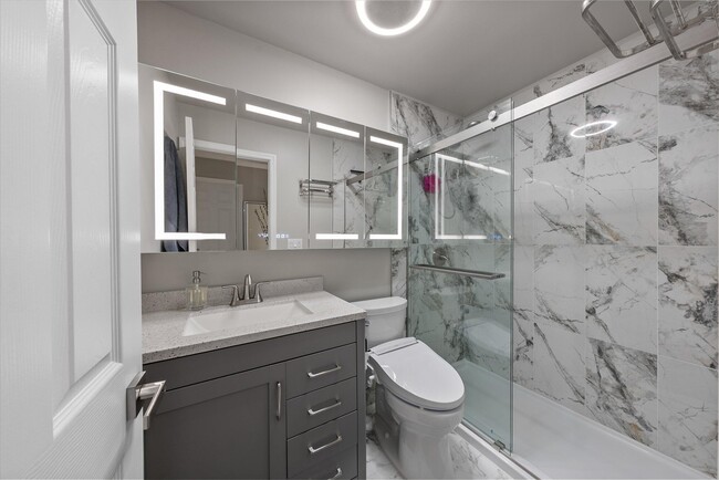 Building Photo - N20W5343 Pierce Ct