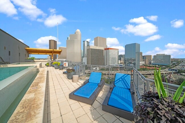 Building Photo - 2000 Bagby St